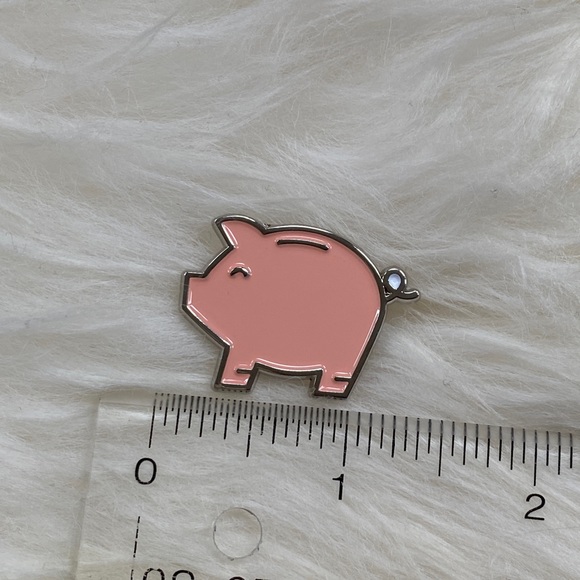 Pig enamel pin - Picture 2 of 3